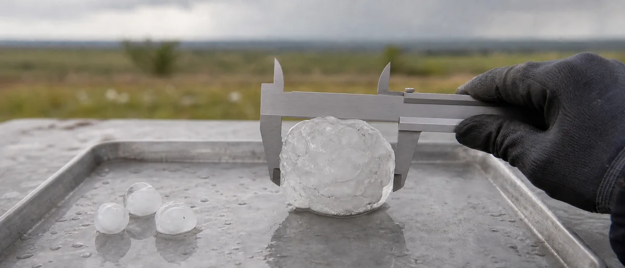 Educational illustration explaining how common is 4-inch hail.