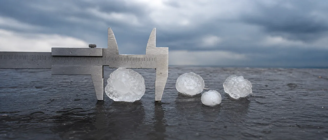 Educational illustration explaining how is hail reported.